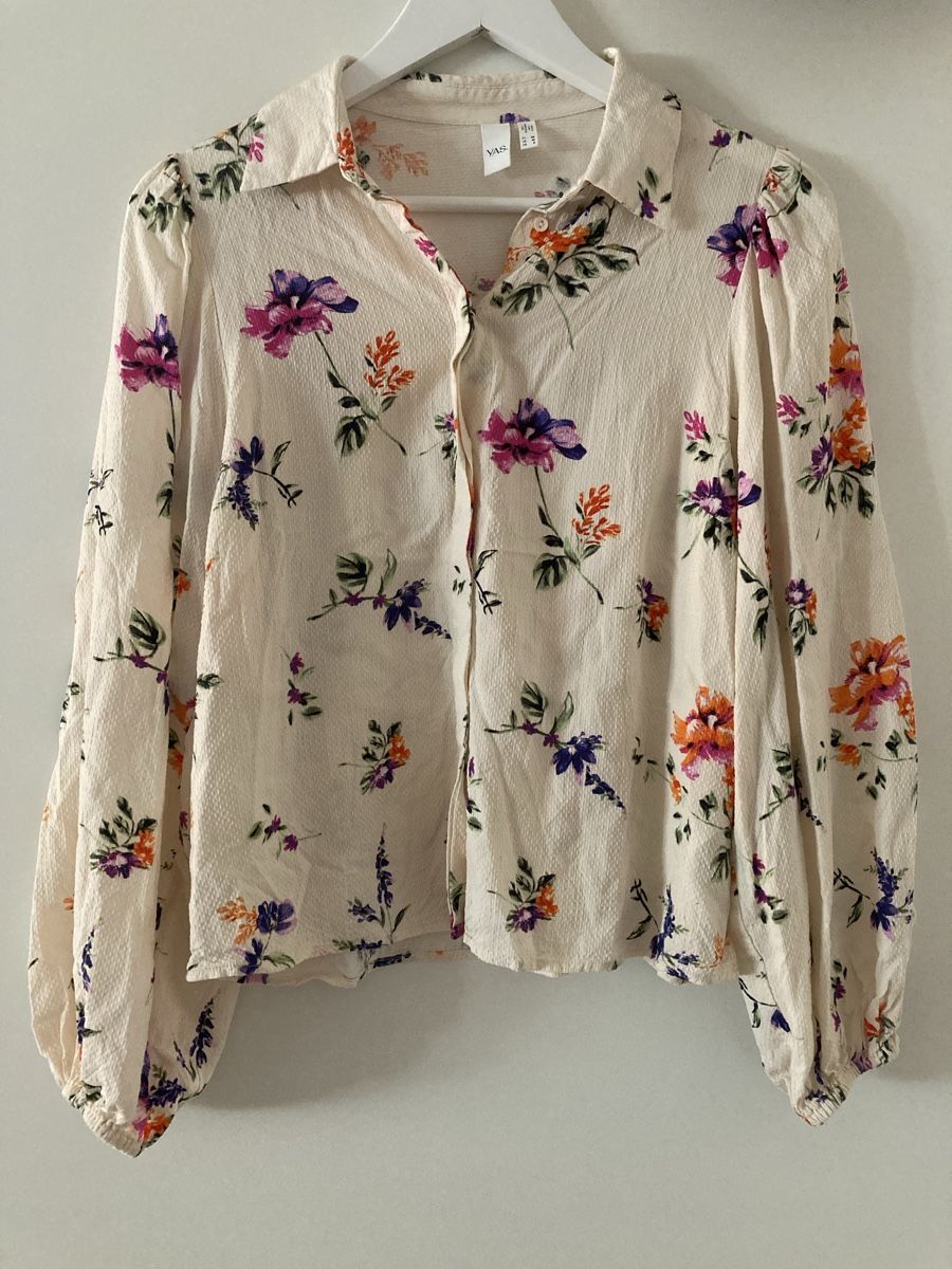Camicette: Bluse YAS Blumenmuster weiss Grösse 38 – Usato da Zürich venduto da Timbera