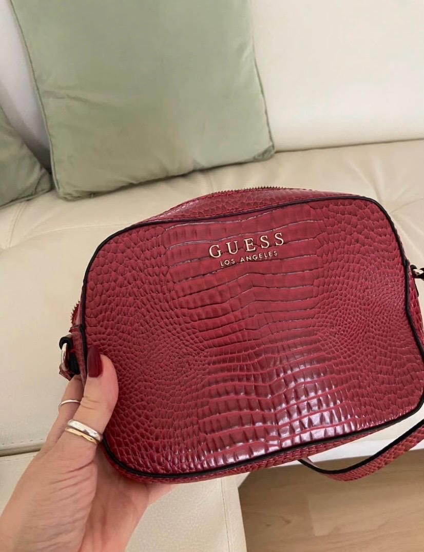 Guess Borse da donna: Guess Tasche rot Kroko-Optik – Usato da Dielsdorf venduto da Ale_Cop