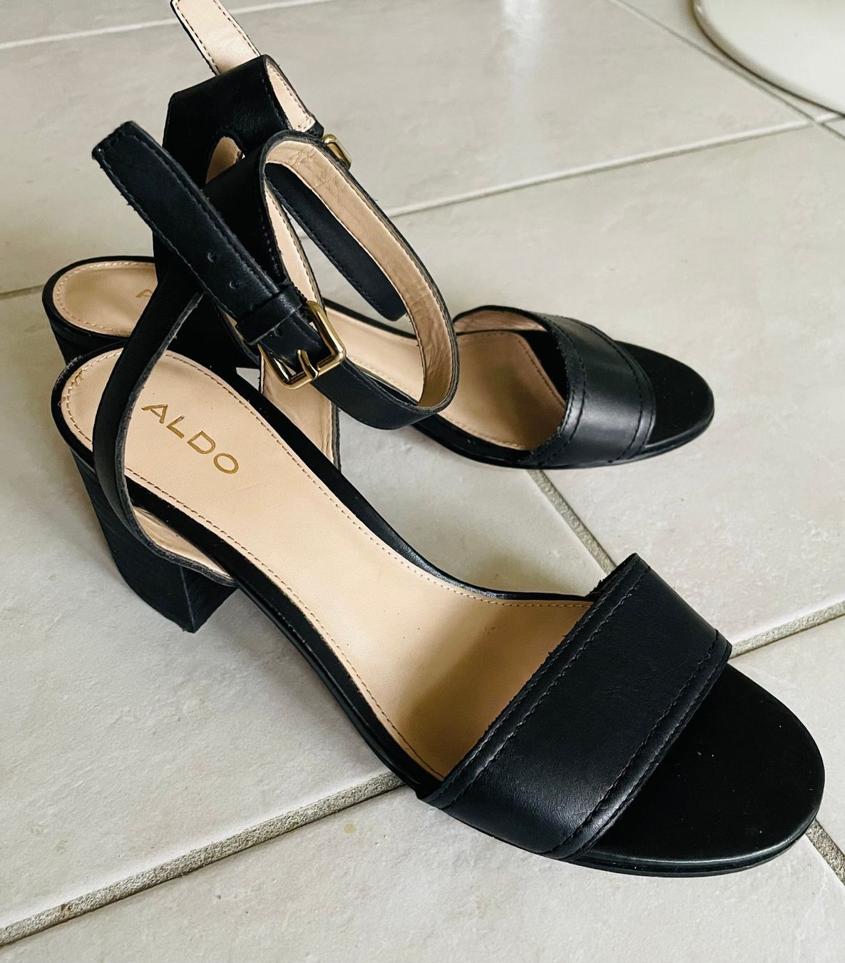 Scarpe da donna: Schwarze echt Leder Sandalen NEU – Nuovo (secondo la descrizione) da Etoy venduto da Diadefin 1