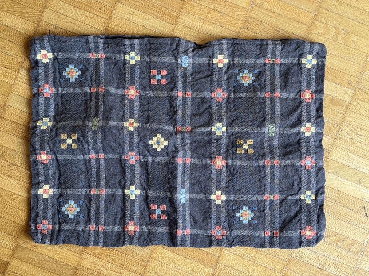 Cuscini: Cozy Plaid Pillow Cover – Nuovo (secondo la descrizione) da Effretikon venduto da expiredrice