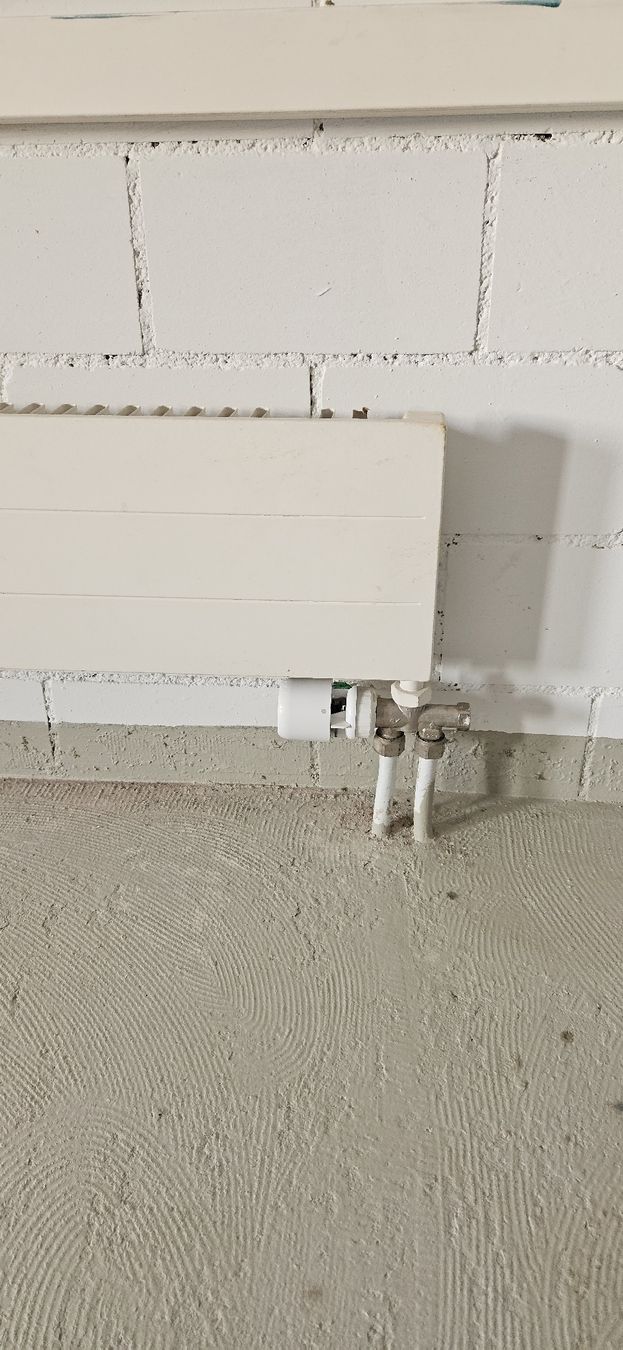 Radiatori: 3x Heizkörper Radiator 300cm Komplett – Usato da Nürensdorf venduto da salibeer 1