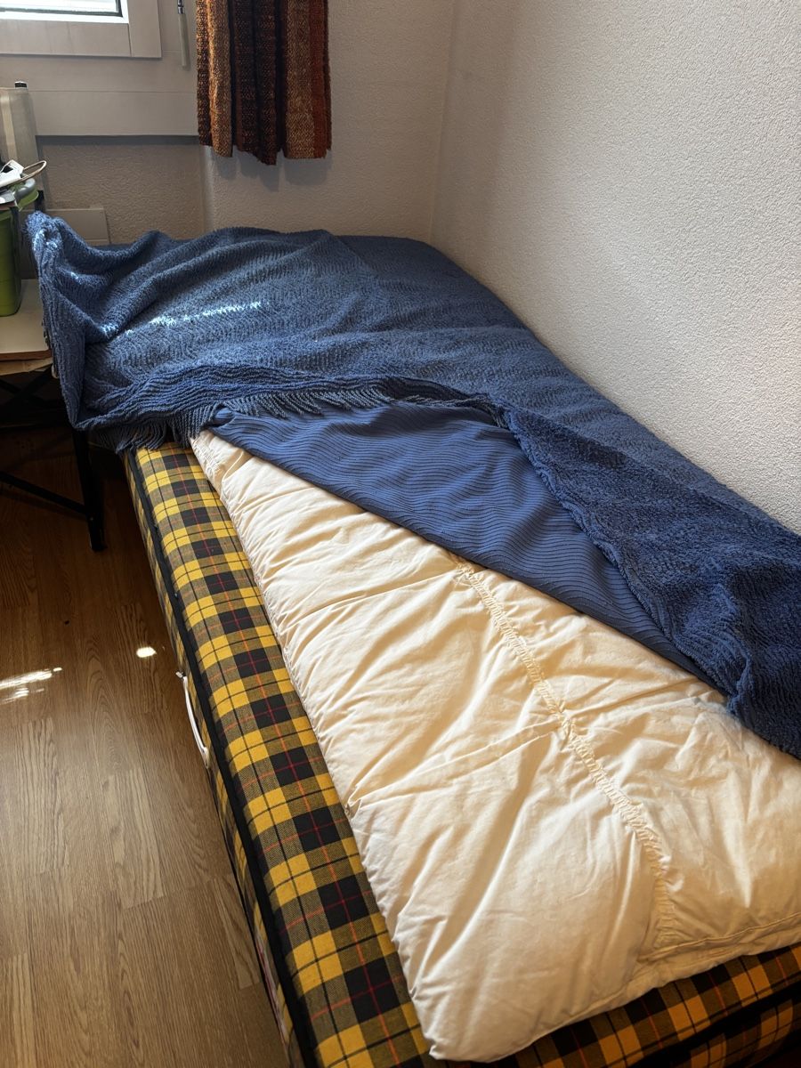 Lits: stabile Einzelbetten 90 × 200 cm – mit oder ohne Matratzen – D'occasion à Ittigen par brenner82