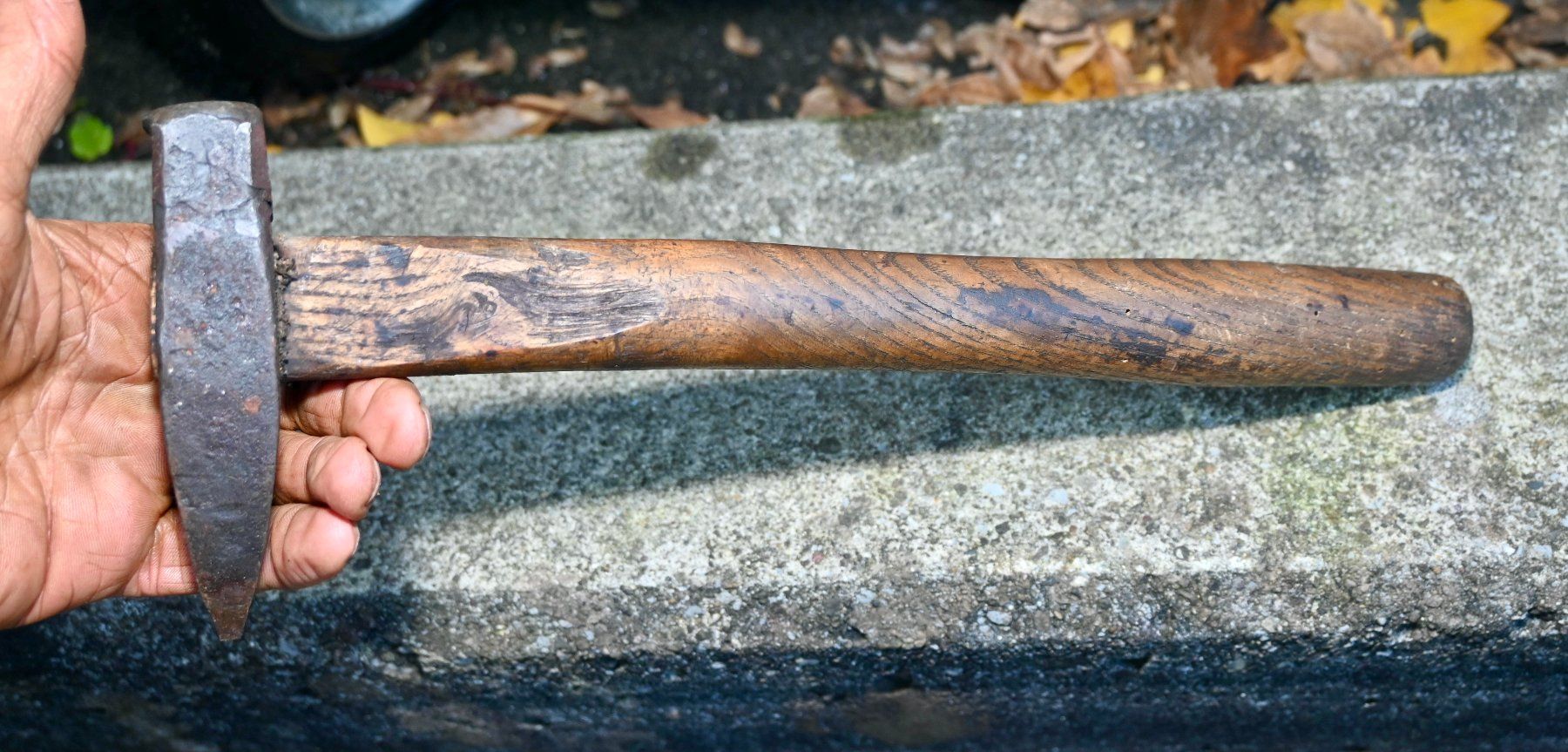 Tutti gli attrezzi: alter geschmiedeter Spitzhammer L 34cm – Usato da Pfaffhausen venduto da mono_rec 3