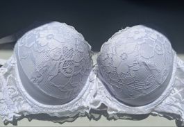 Soutien-gorge blanc en dentelle taille 105B NEUF