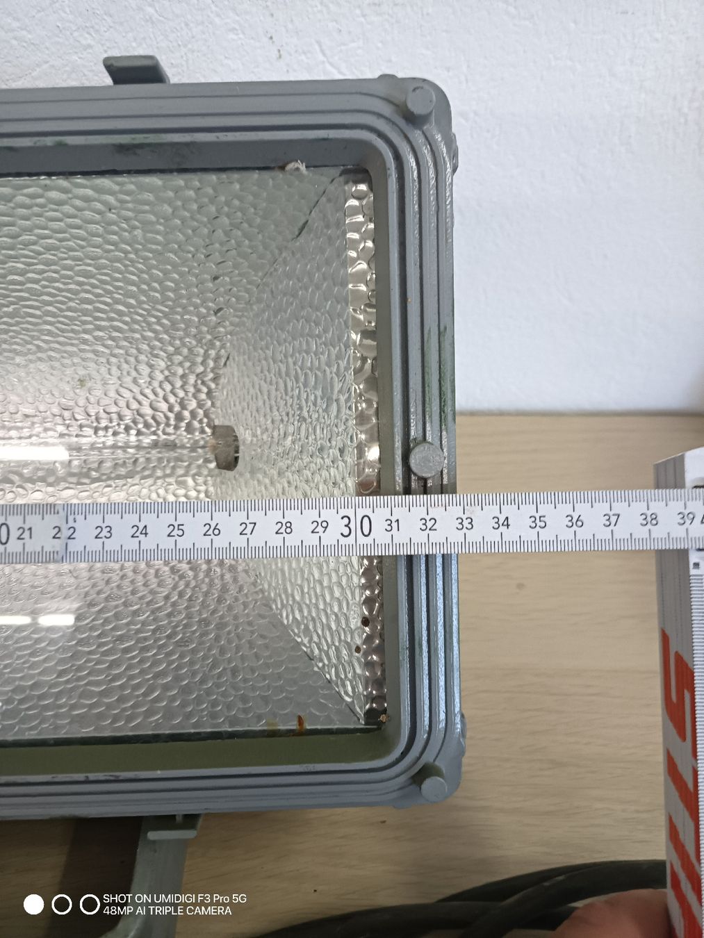 Lampade: Halogenstrahler Baustrahler grau gebrauchter Zustand – Usato da Aarwangen venduto da to-hirschi 2