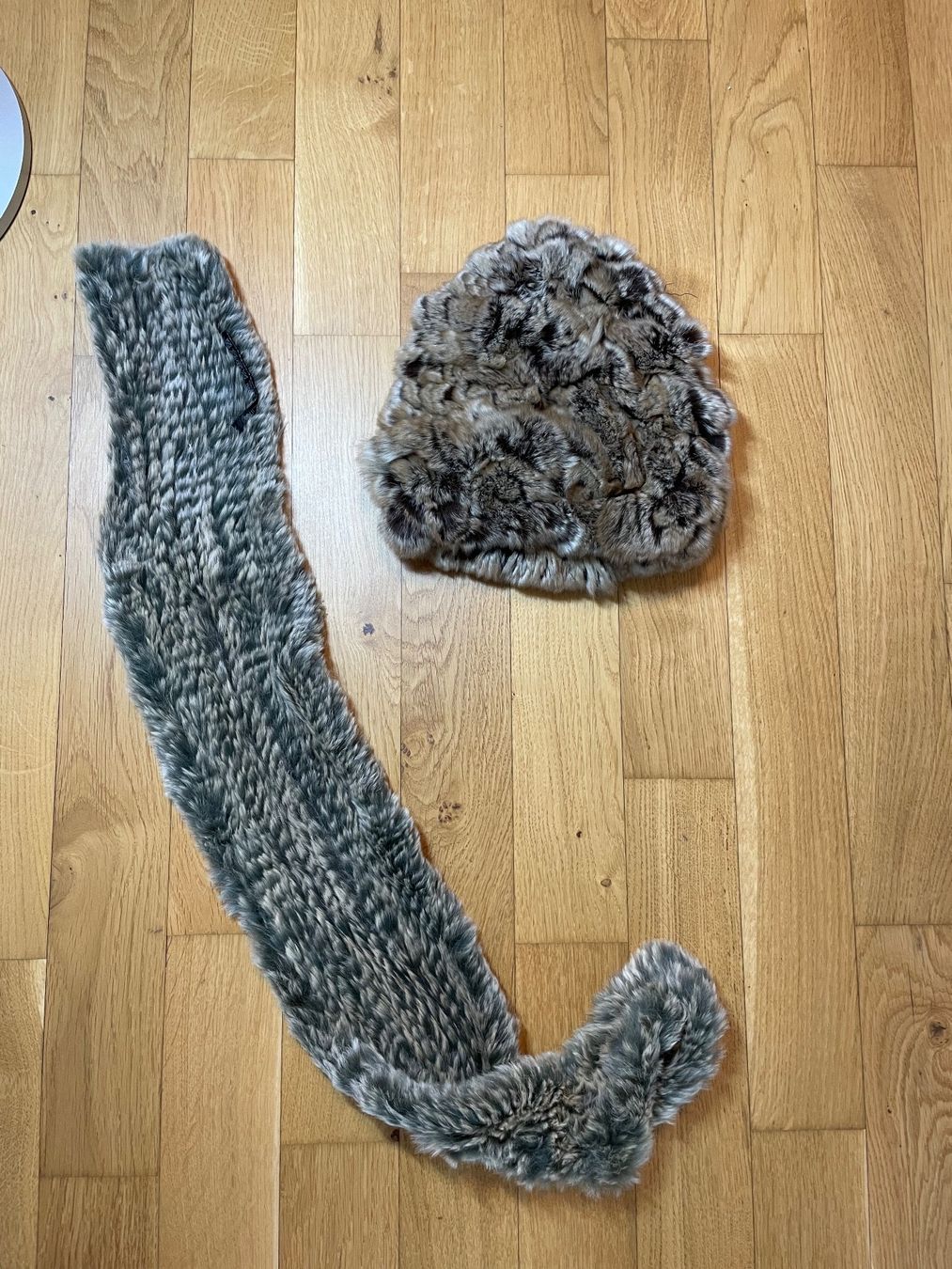 Lotti di vestiti: Real fur (rabbit) hat and scarf – Usato da Zug venduto da dim_np7l 1