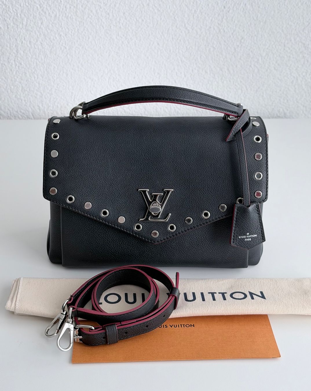 Louis Vuitton Borse da donna: Louis Vuitton MyLockMe Rivets Noir – Usato da Reinach AG venduto da RobbisB