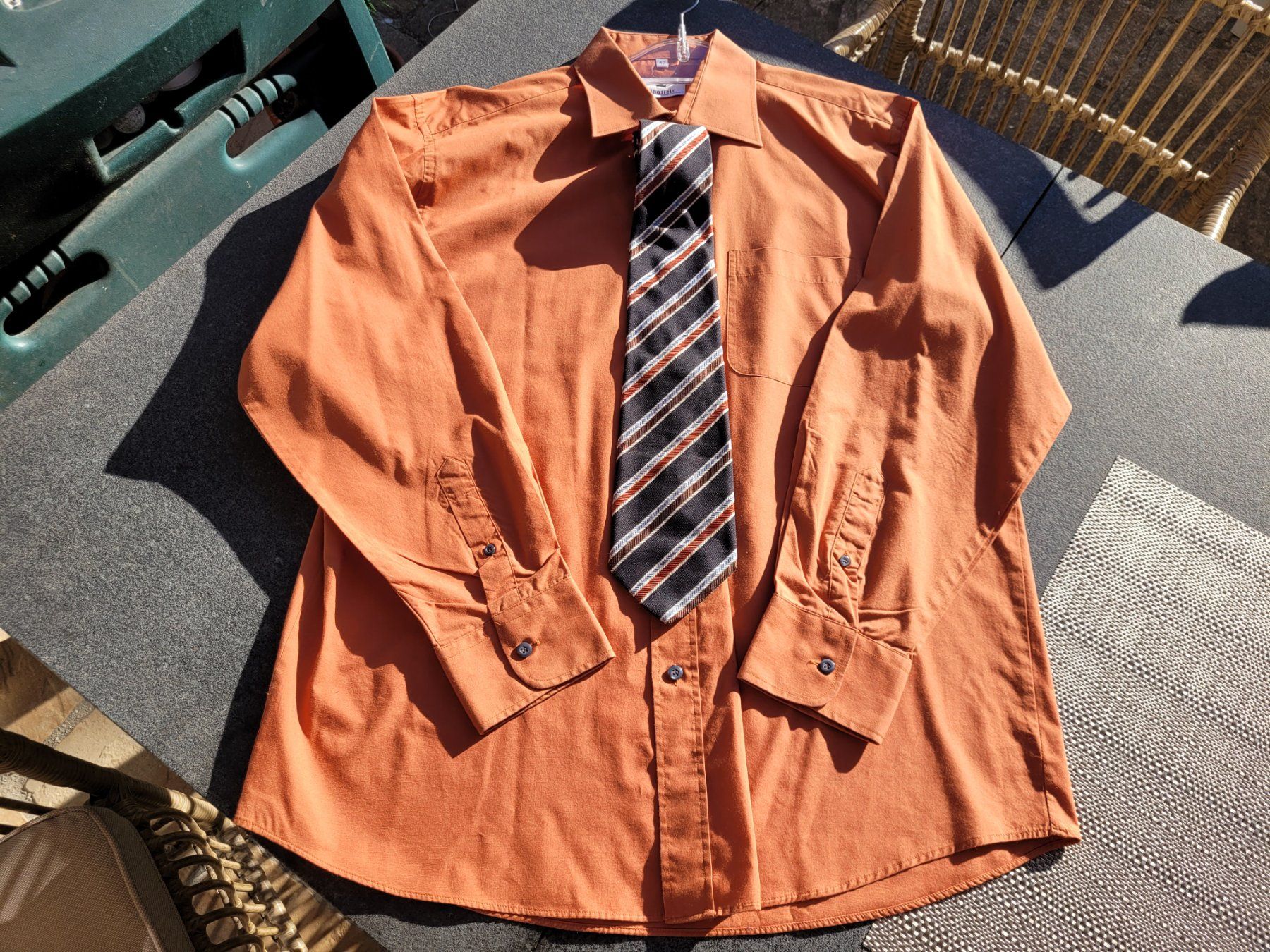 Cravatte: HEMD Gr.42 mit passender KRAWATTE, Farbe TERRACOTTA – Usato da Oetwil am See venduto da swisspeak 1