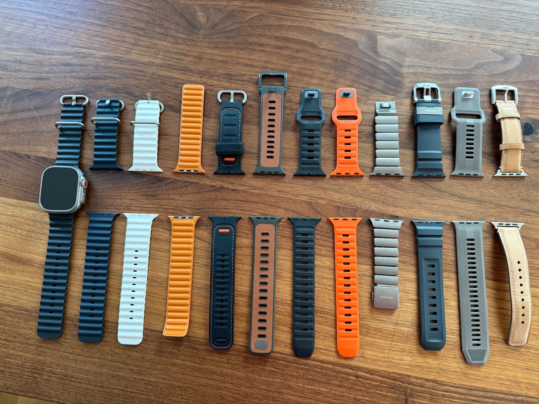 Apple Smartwatch: Apple Watch Ultra 49mm plus 12 Armbändern – Usato da Steinmaur venduto da sea-bear 4