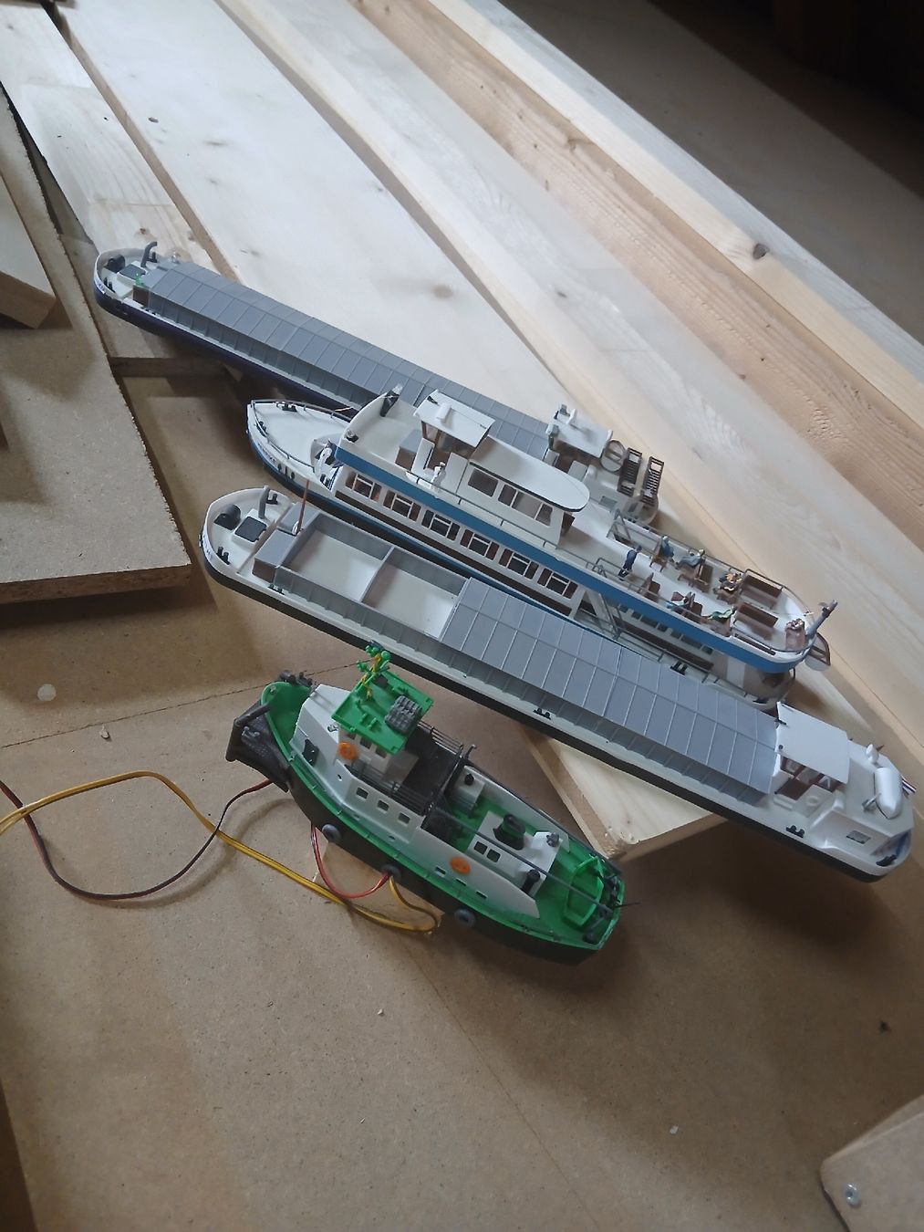 Kit di modellismo & Modellini statici: Modellschiffe Frachter und Schlepper gebraucht 4 Stück – Usato da Arnegg venduto da Skippy2.0