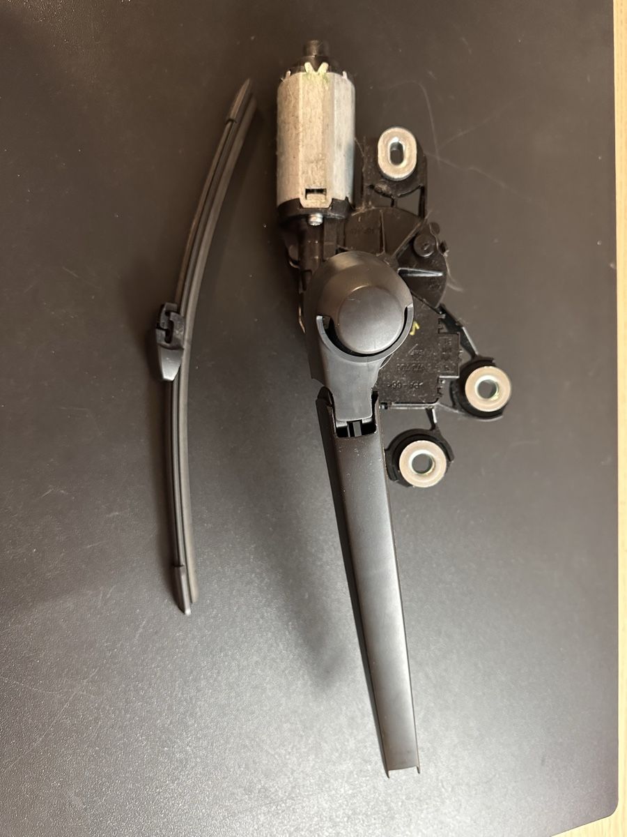Seat Tutti pezzi di ricambio auto: Heckscheibenmotor Seat – Usato da Langenthal venduto da Portugues.