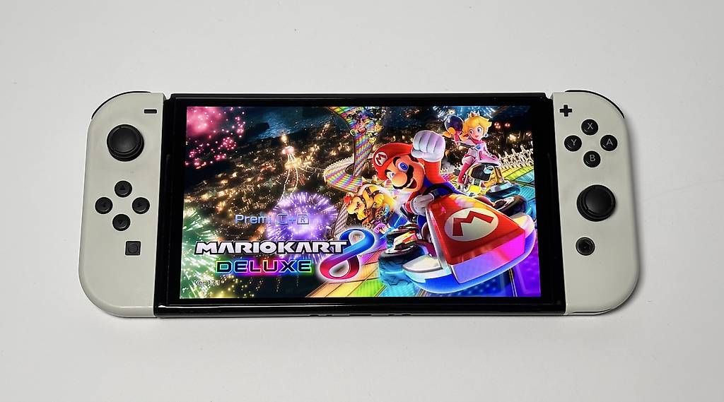 Nintendo Consoles: Nintendo Switch Oled + Mario Kart 8 + 128GB SD – D'occasion à Gordola par kar_gy5g 5