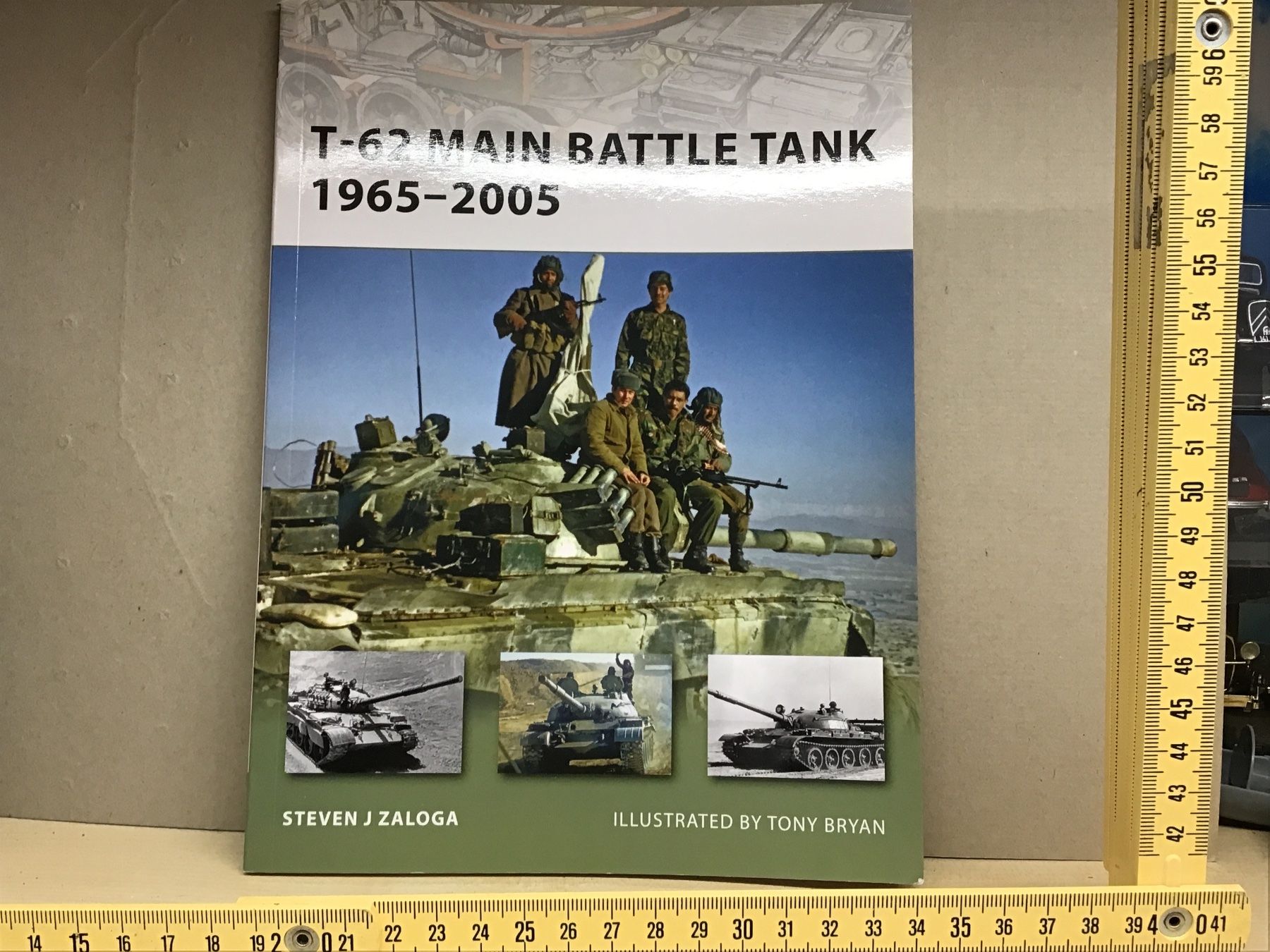 Libri: T-62 Kampfpanzer Buch 1965-2005 – Usato da Männedorf venduto da Modelle-aller-Art