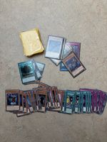 Diverse Yu-Gi-Oh Karten und leere Hülle 