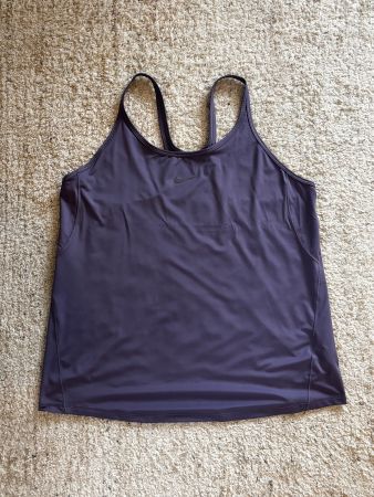 Nike sports top - size M