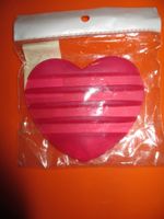 kleiner herzförmiger CD-Ständer, neu & originalverpackt