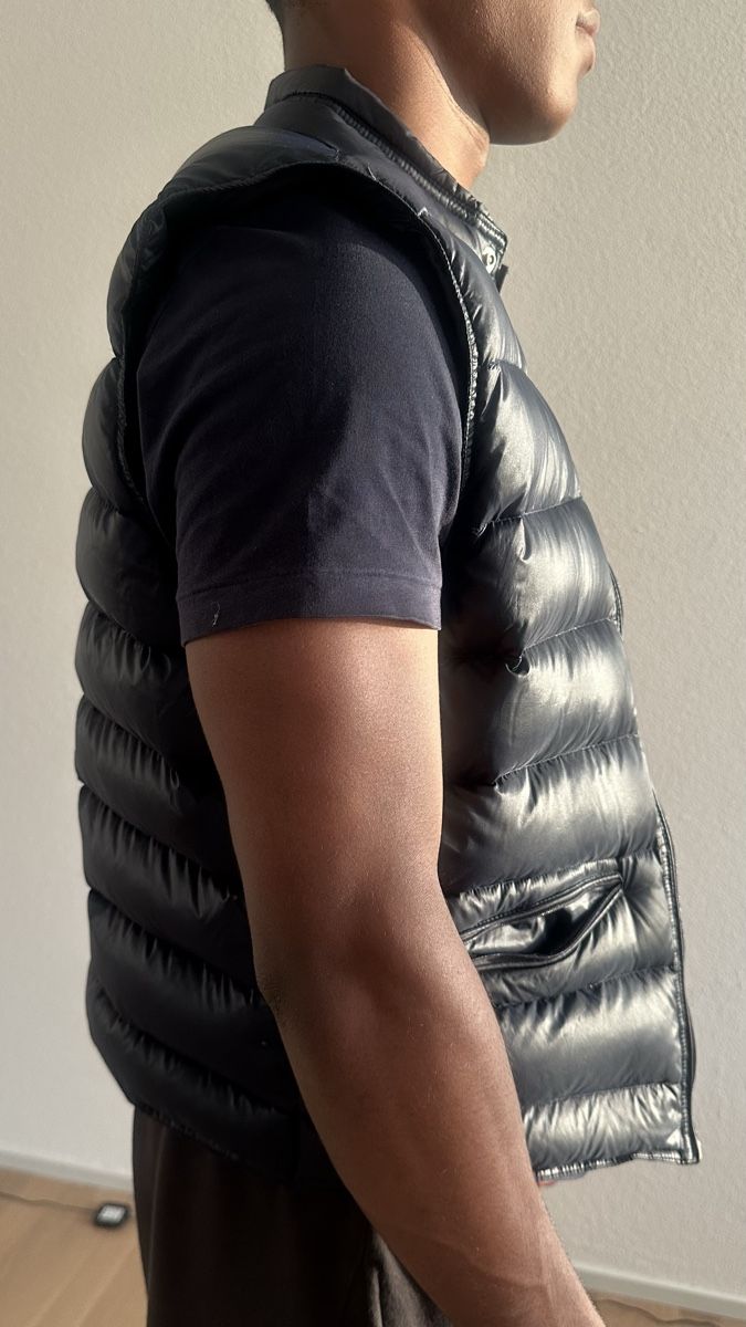 Moncler Gilet & Giacche: Moncler Vest Blau – Usato da Kloten venduto da jahrellnicholai 1