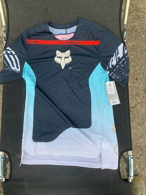 Canottiere & Pantaloni: FOX kurzarm Jersey NEU Gr.S – Usato da Wald ZH venduto da DoWid