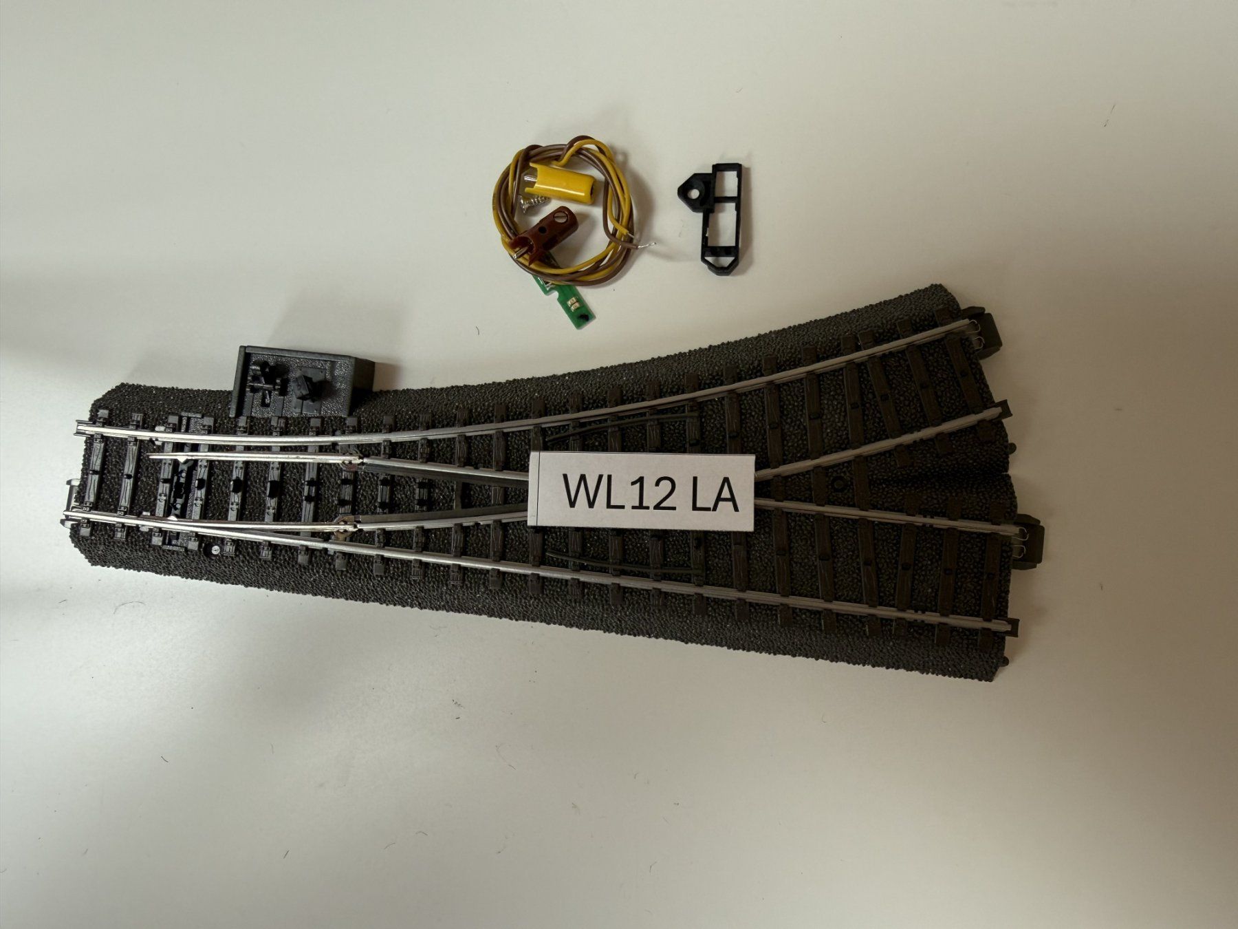 Märklin Modelleisenbahnen: Märklin Weiche 24611 links / Antrieb / Decoder – Gebraucht aus Rottenschwil von master007pc