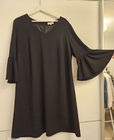 Elegantes schwarzes Kleid mit Glockenärmeln, Gr. 46
