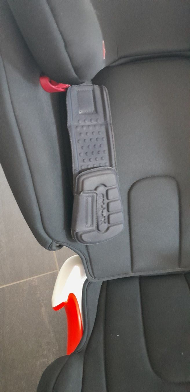 Britax Römer Seggiolini per auto: Römer Britax Kidfix XP Kindersitz Schwarz – Usato da Steinmaur venduto da rhabarberbarbar 8