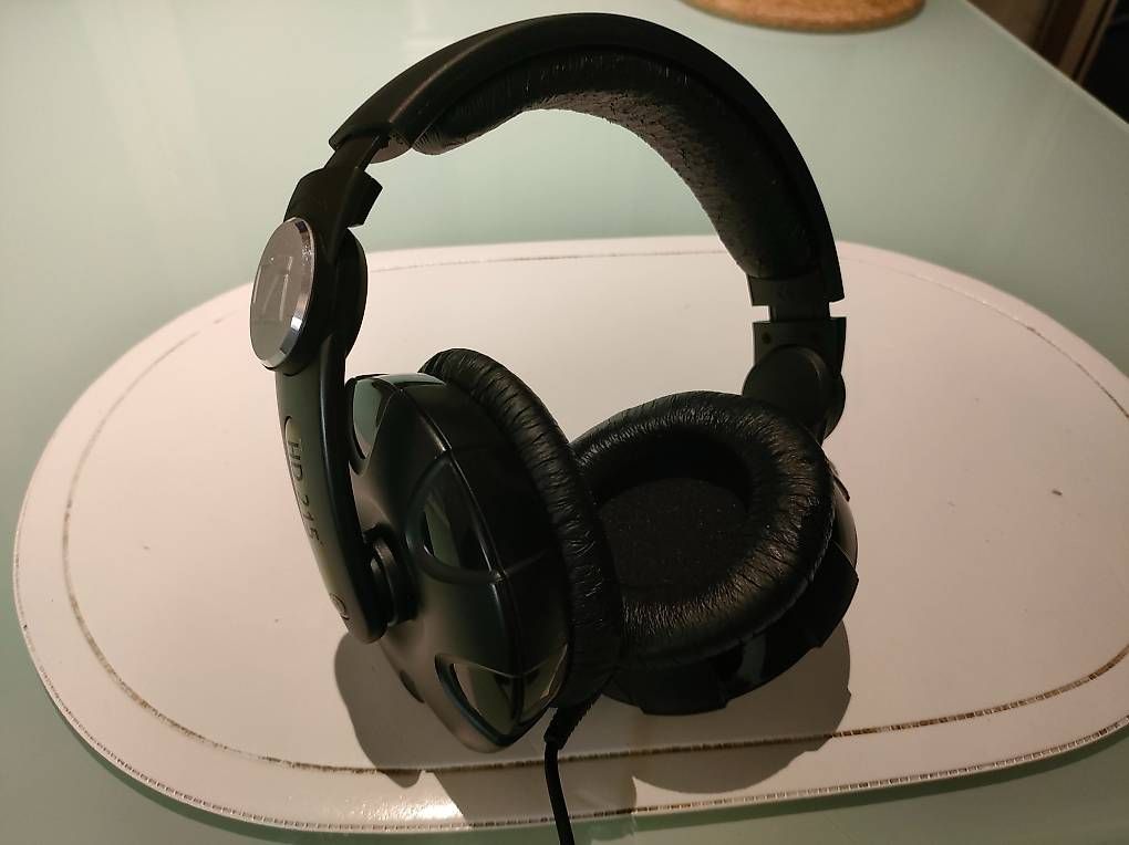 Cuffie:  Casque DJ Sennheiser HD 215  – Usato da Lausanne venduto da Neophyts 2