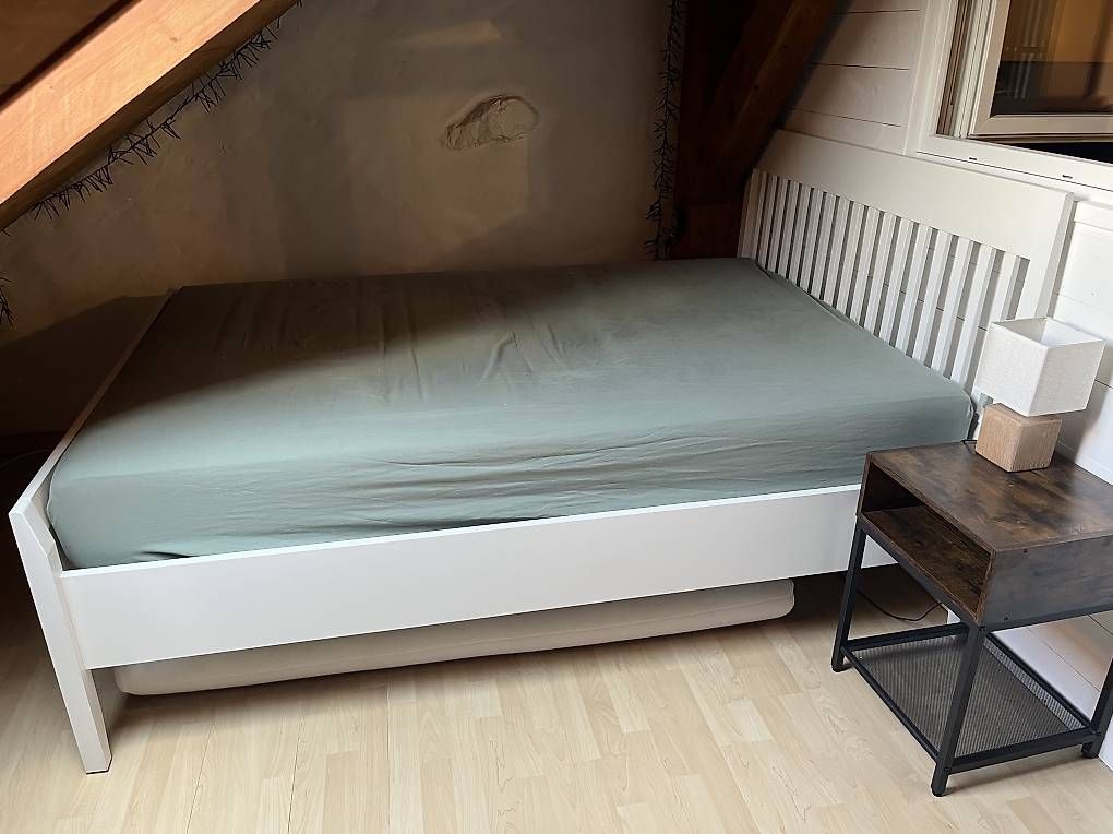 Letti: Bett 140x200 inkl. Matratze – Usato da Nidau venduto da Weltenbummler83