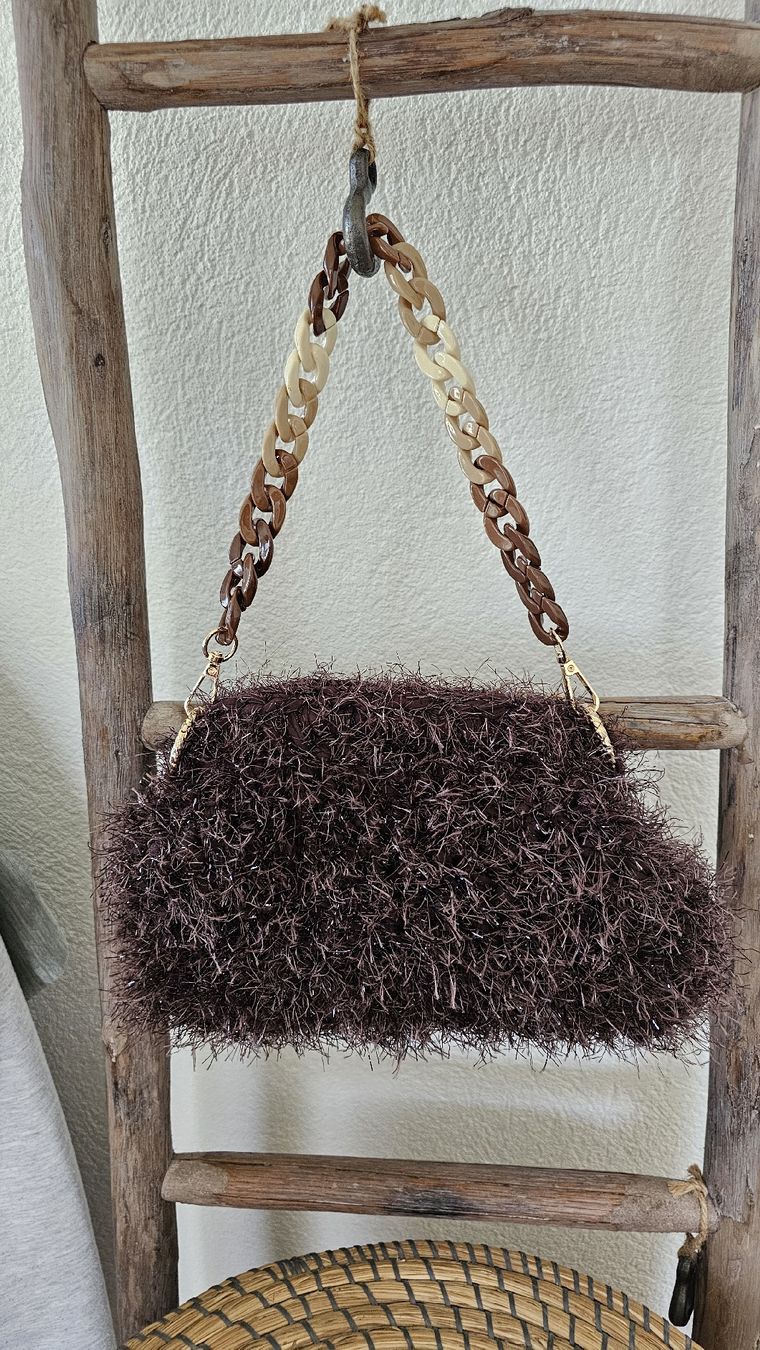 Taschen für Damen: brauner strubbliger Clutch trendy und einzigartig – Neu und originalverpackt aus Fehraltorf von lisam16 1