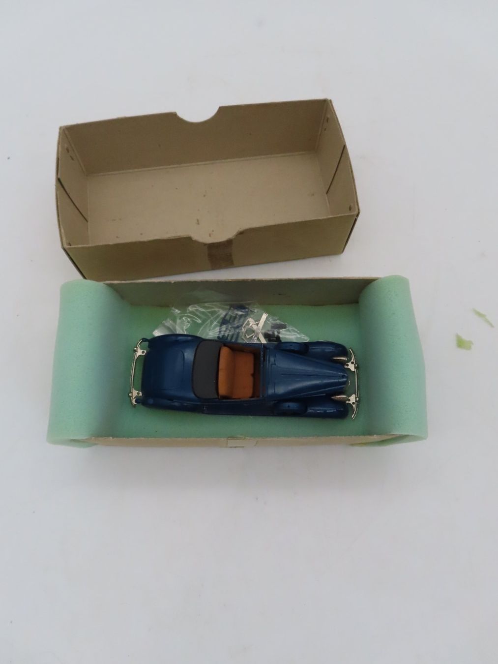 Modellini d'auto: Auto Replicas 16 – Packward Twelve 1937 – Usato da Reinach BL venduto da WBZ-Flohmarkt 4