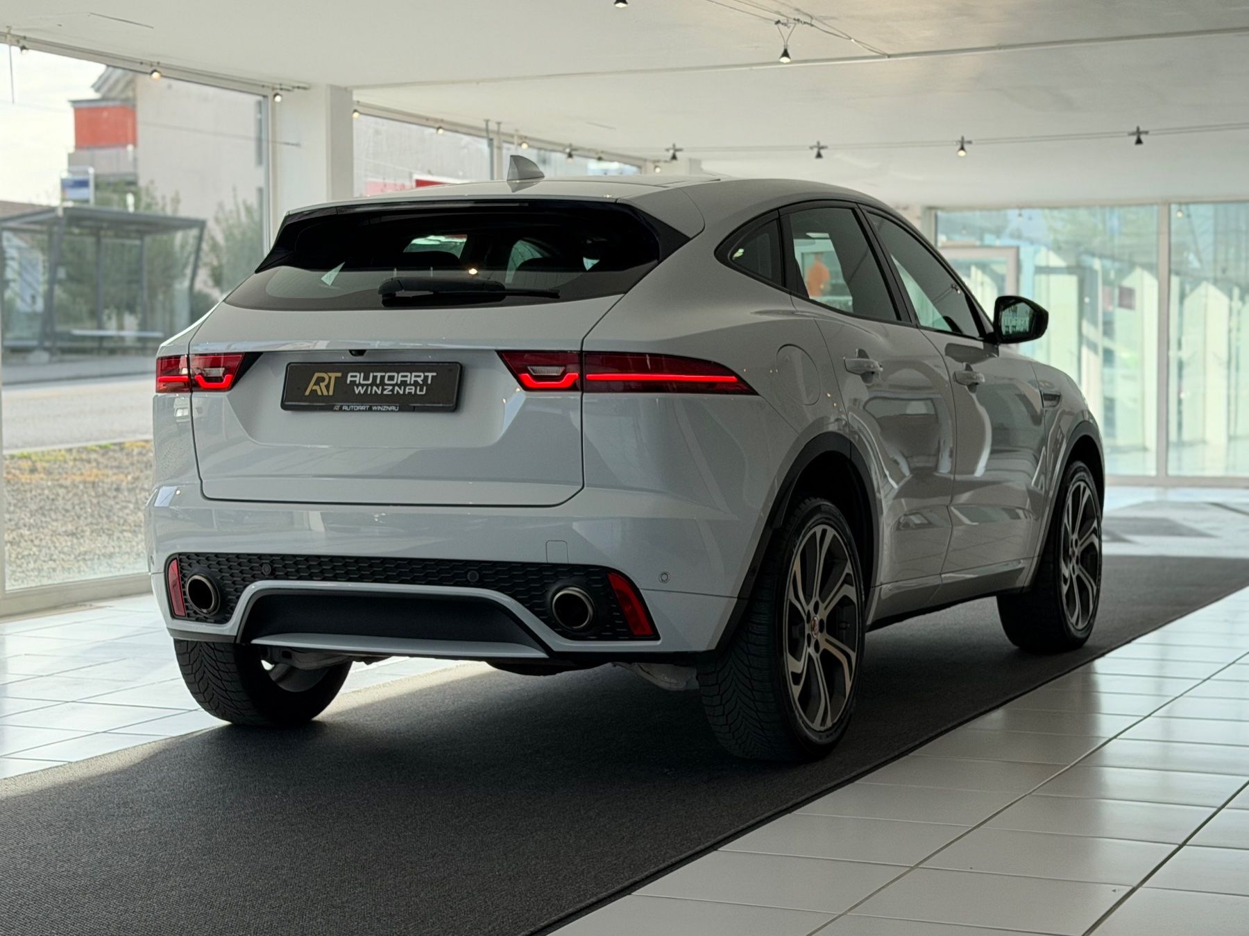 Jaguar Autos: JAGUAR E-Pace 2.0 P250 First Edition R-Dynamic SE AWD – Gebraucht aus Winznau von Autoart-Winznau 3