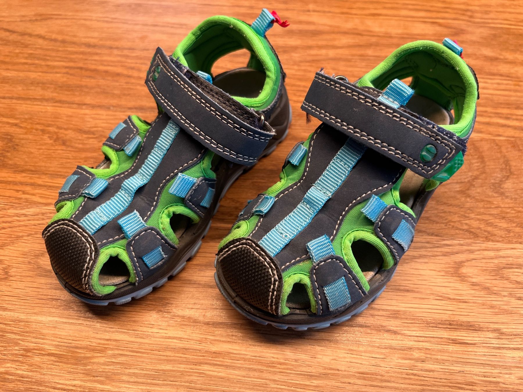 Schuhe für Jungen: Schuhpaket Grösse 26 (4 Schuhe) – Gebraucht aus Brünisried von Seisler88 7
