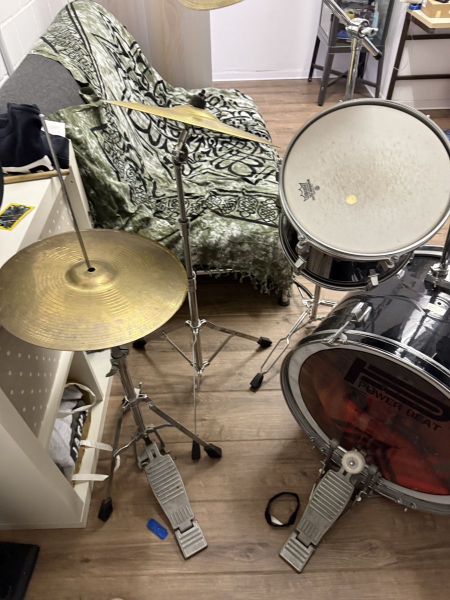 Strumenti musicali: Remo Power Beat Schlagzeug Set Kinder – Usato da Sempach venduto da CU2times 1