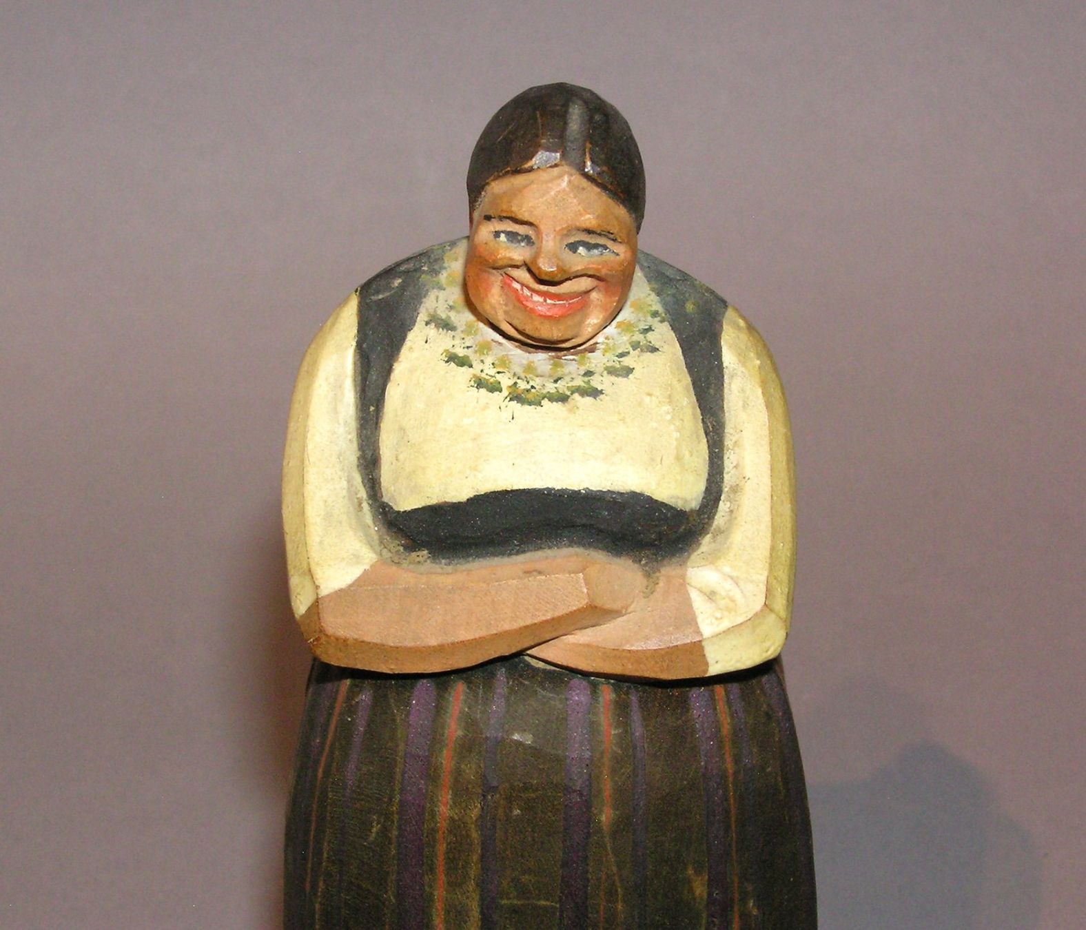 Figurines: HUGGLER BRIENZ HANDGSCHNITZTE BÄUERIN – D'occasion à Grenchen par Antique-hunter 2