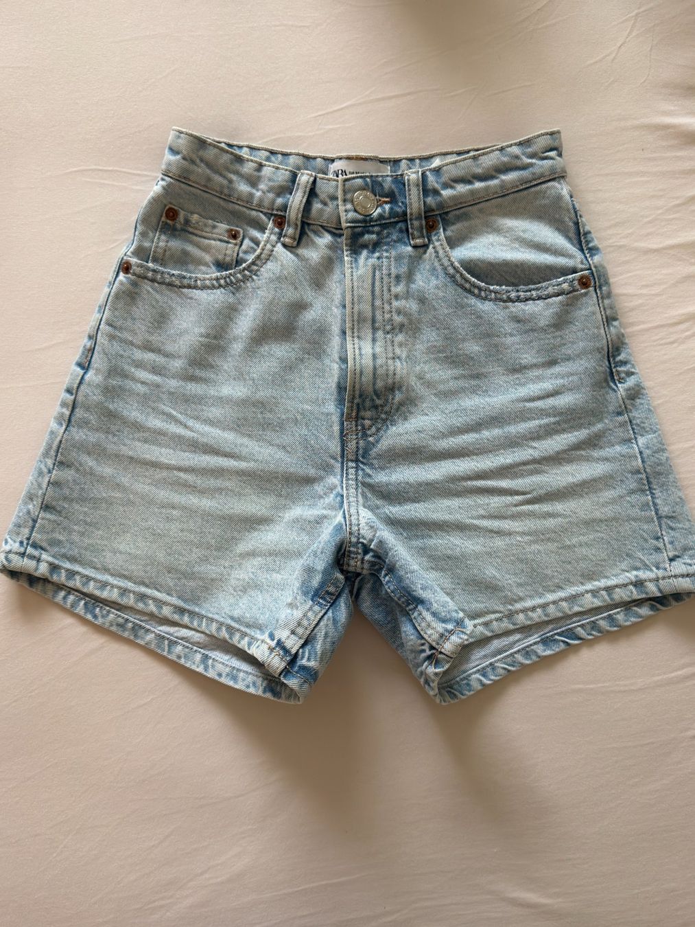 Zara Jeans: Zara Jeansshorts – Gebraucht aus Dübendorf von ilazzi