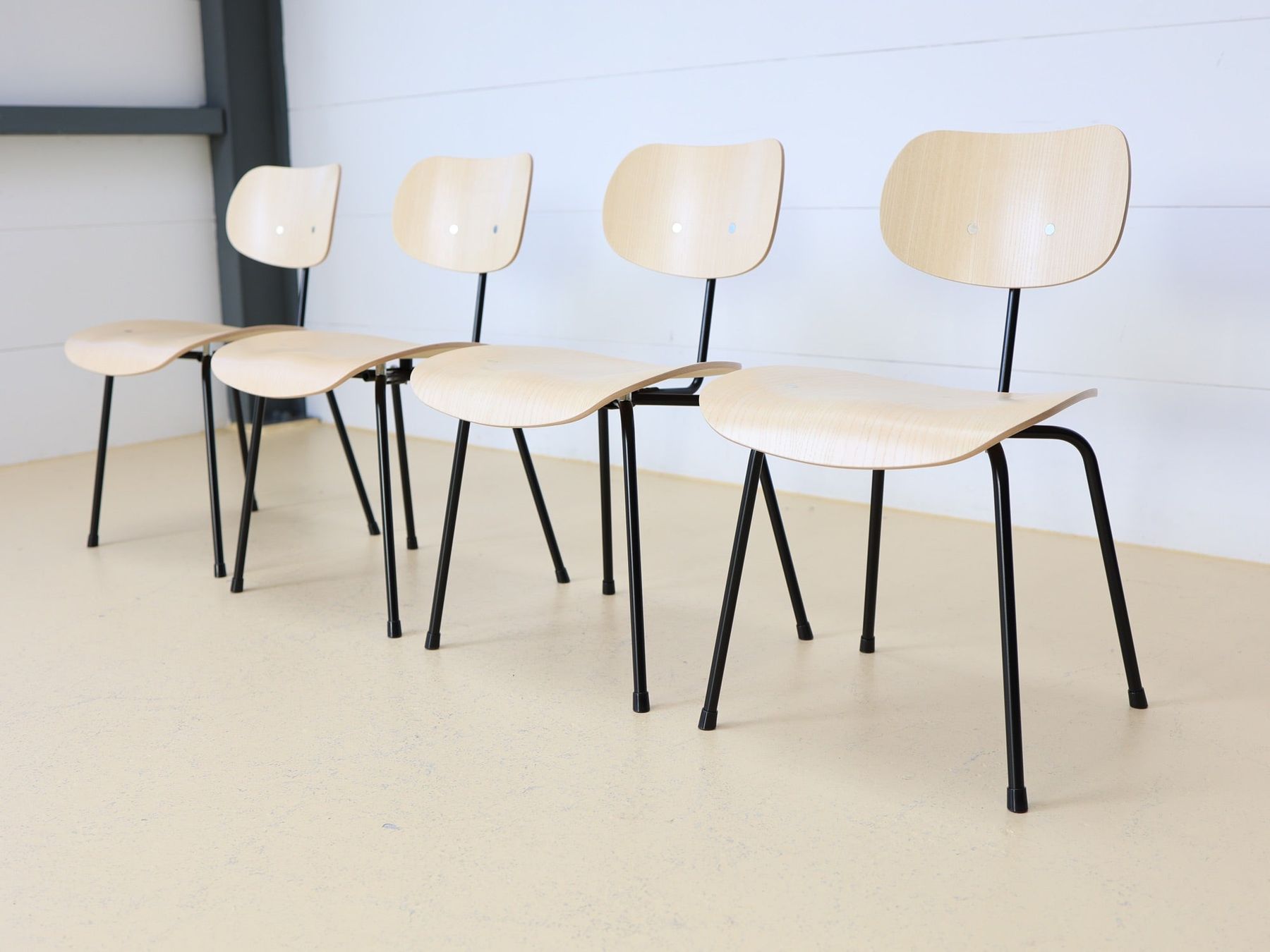 Chaises: Egon Eiermann Stuhl Wilde & Spieth | Beige – Neuf avec emballage d'origine à Meinisberg par atelier_TILIJA 5