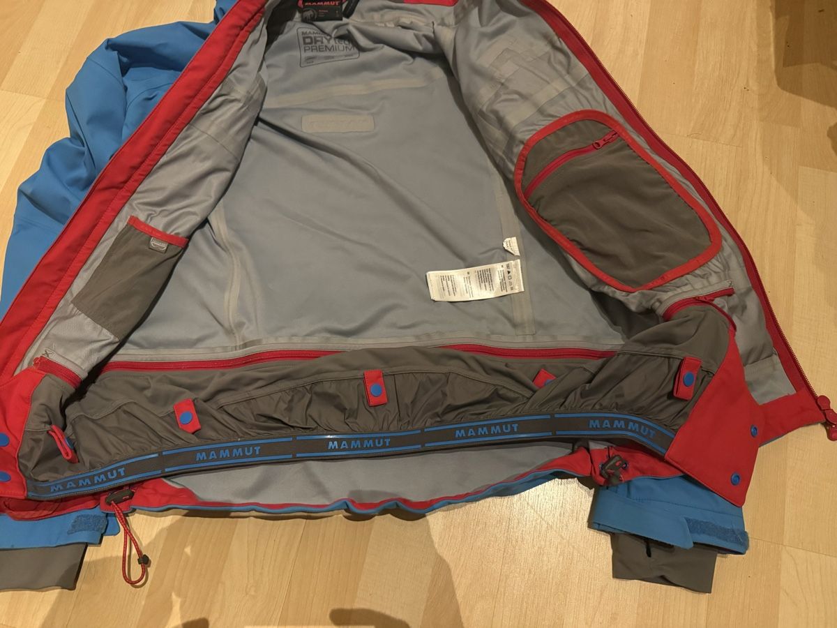 Mammut Giacche: Mammut Winterjacke Drytech mit Schneefang Gr. S – Usato da Chur venduto da lar_6zsy 3