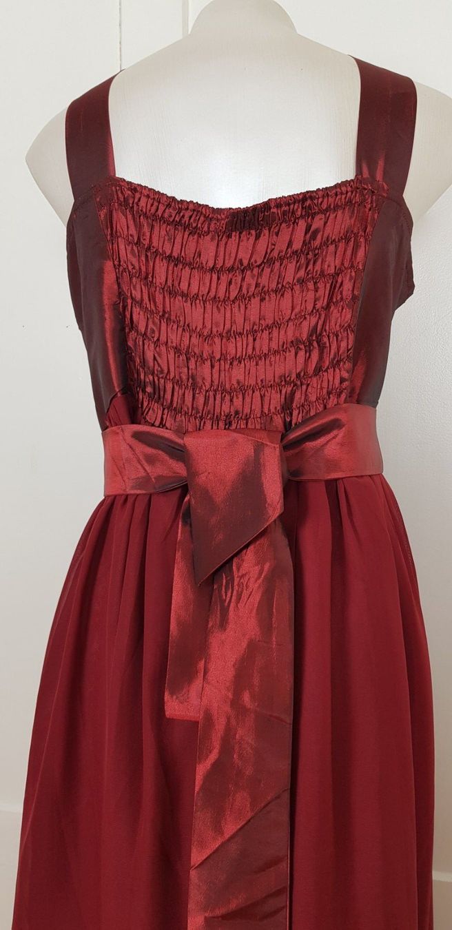Robes: Festkleid, Neu, Gr. 42 44 46 – Neuf avec emballage d'origine à Uster par Astral 6
