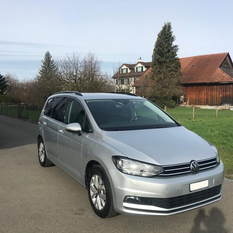 VW Touran 1.5 TSi DSG Comfortline Sitzhzg, Navi, Rückfahrk.