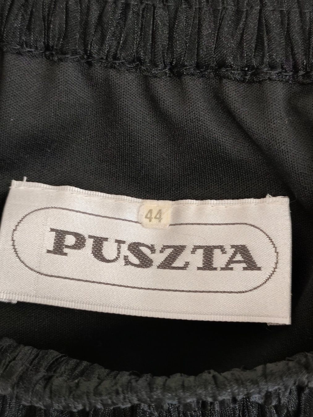 Gonne: Puszta Rock, Grösse 44 – Nuovo (secondo la descrizione) da Eschenbach LU venduto da Orchi 1