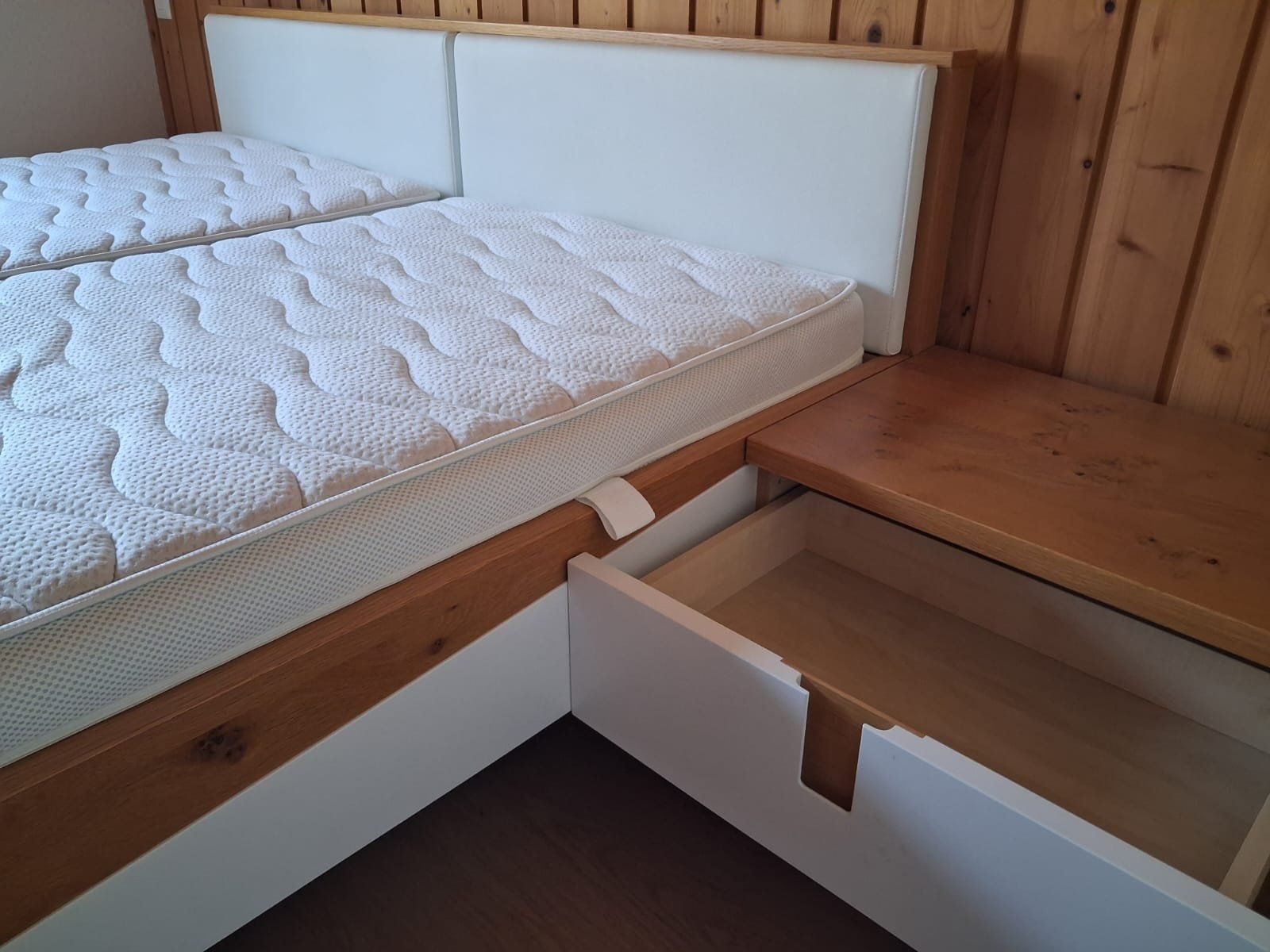 Betten: Doppelbett mit Nachttische 186x211 cm – Gebraucht aus Marbach von nat_8hgp 2