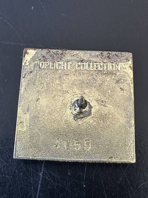 Plaquettes & Badges: Pin QUEEN nummeriert – D'occasion à Basel par fasnachtsoutlet1965 1