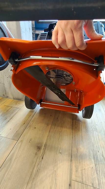 Tagliaerba: STIHL RM 248  Benzin-Rasenmäher – Usato da Cunter venduto da inf_w8s7 1