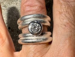 ✨ Vier Ringschienen - strahlender Mittelpunkt - Goldschmiede