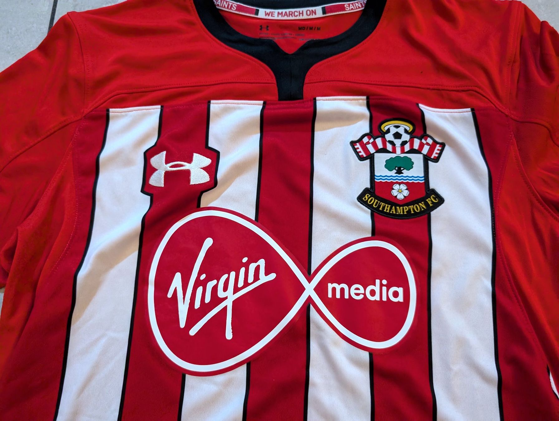 Leibchen & Hosen: FC SOUTHAMPTON TRIKOT - JG.2018/19 - GRÖSSE M – Gebraucht aus Spiegel b. Bern von Natix 1