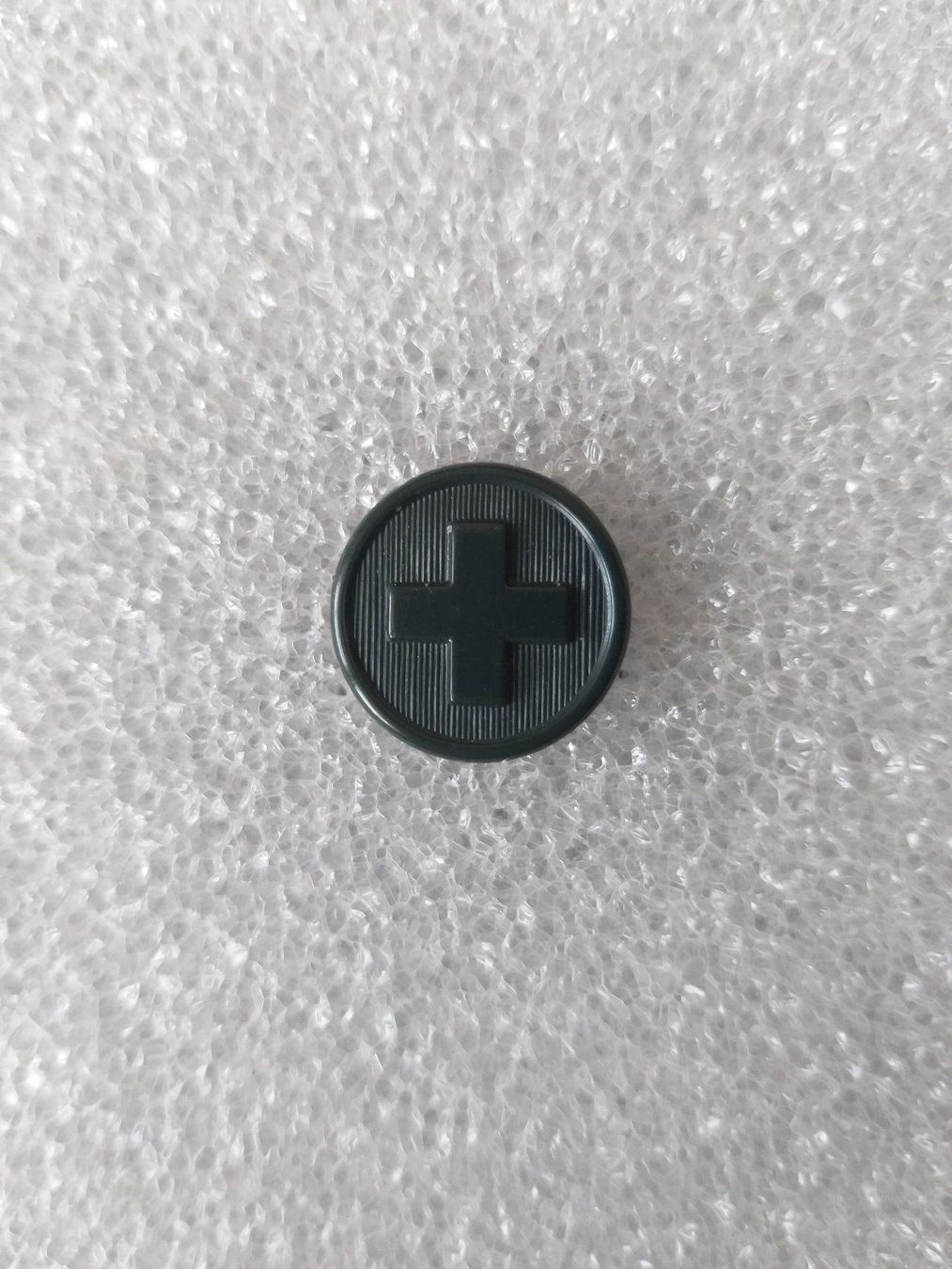 Uniformen & Effekten: Uniformknopf Ord. 1949 16 mm Variante 4 – Gebraucht aus Bauma von SwissMilitaria