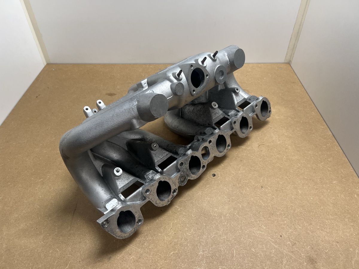 BMW Tutti pezzi di ricambio auto: Collecteur admission BMW E30 E28 – Usato da Poliez-Pittet venduto da Spounce 4