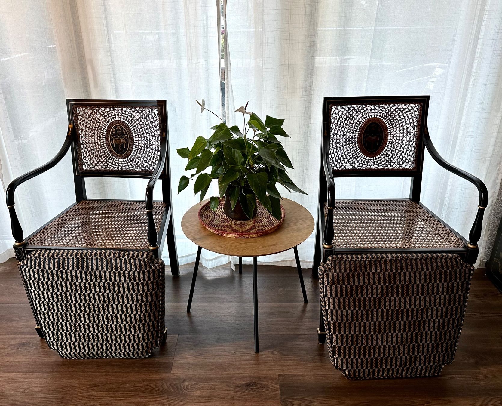 Stühle: Black Lacquer and Gold Regency Style – Gebraucht aus Aarburg von Schatzaffe 1