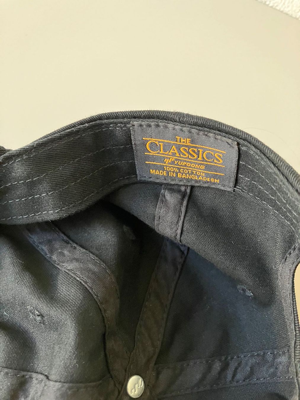 Lotti di vestiti: 5 couvre-chefs – Usato da Neuchâtel venduto da Luta80 6