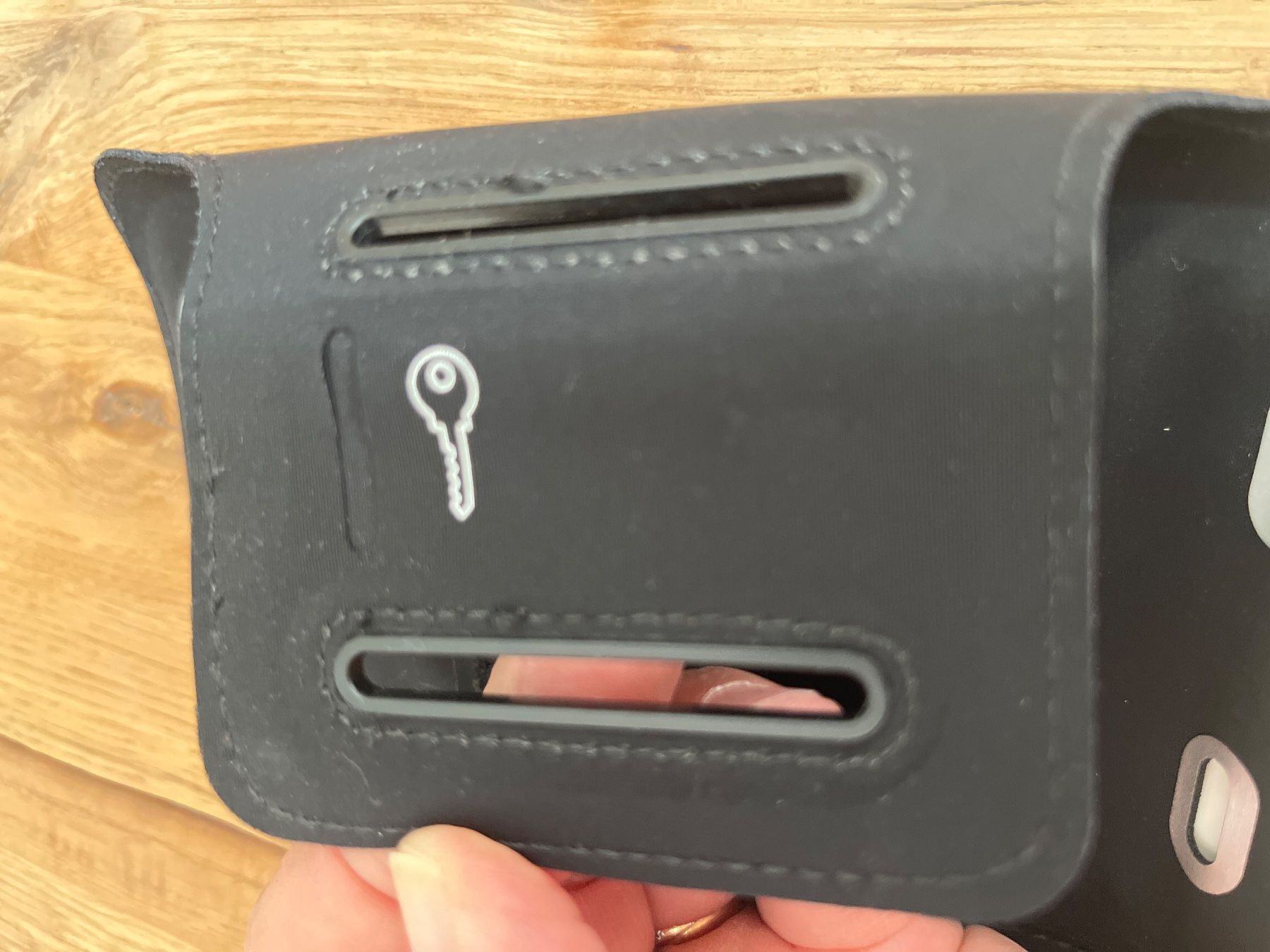 Staffe: Armband als Smartphonehalterung – Nuovo (secondo la descrizione) da Uhwiesen venduto da cinnaj 3