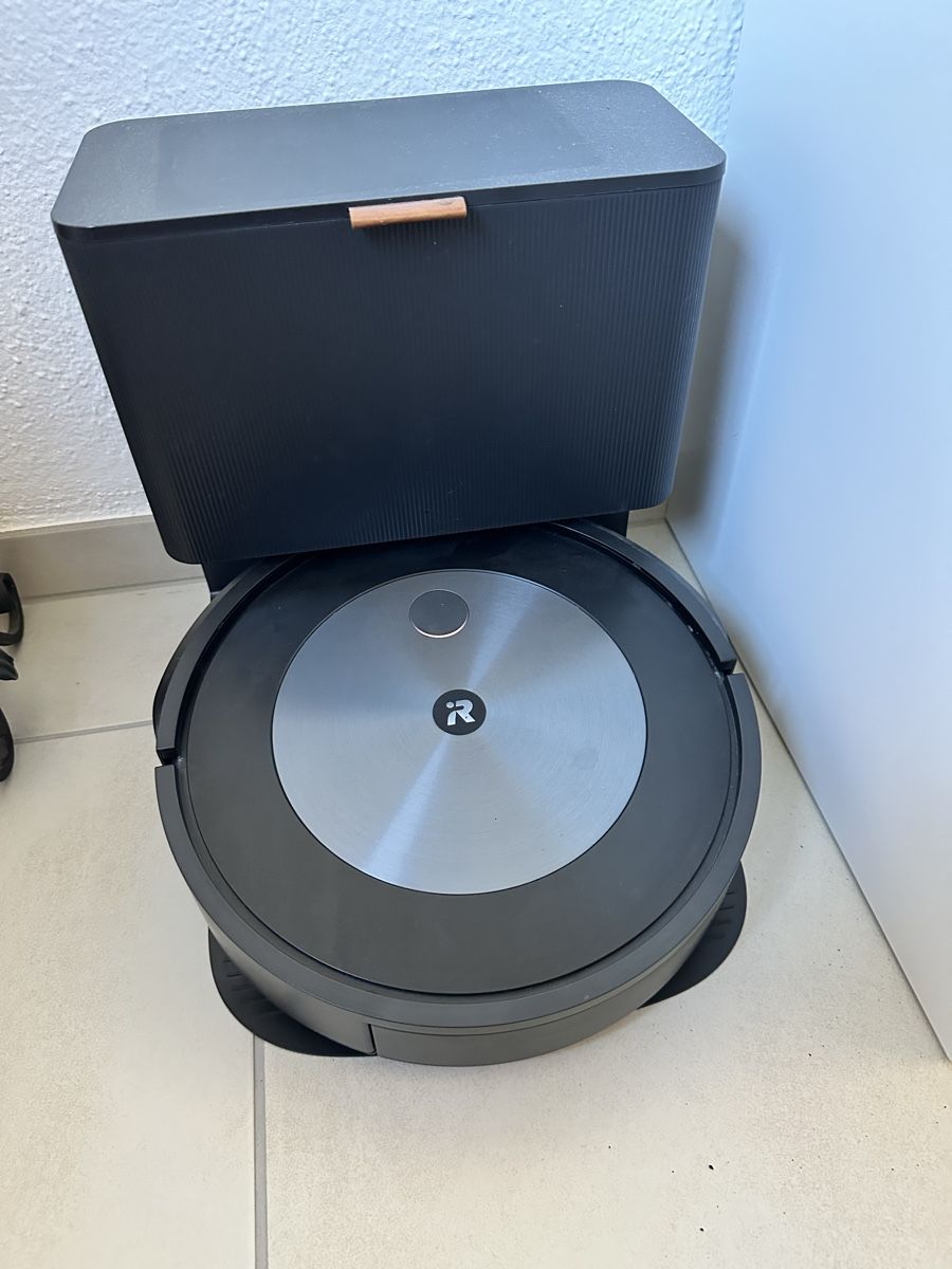 Irobot Staubsauger & Zubehör: iRobot Roomba j7+ – Gebraucht aus Untersiggenthal von ann_958c